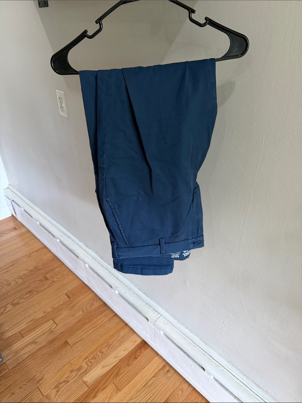 Izod Men's Navy Blue Chinos